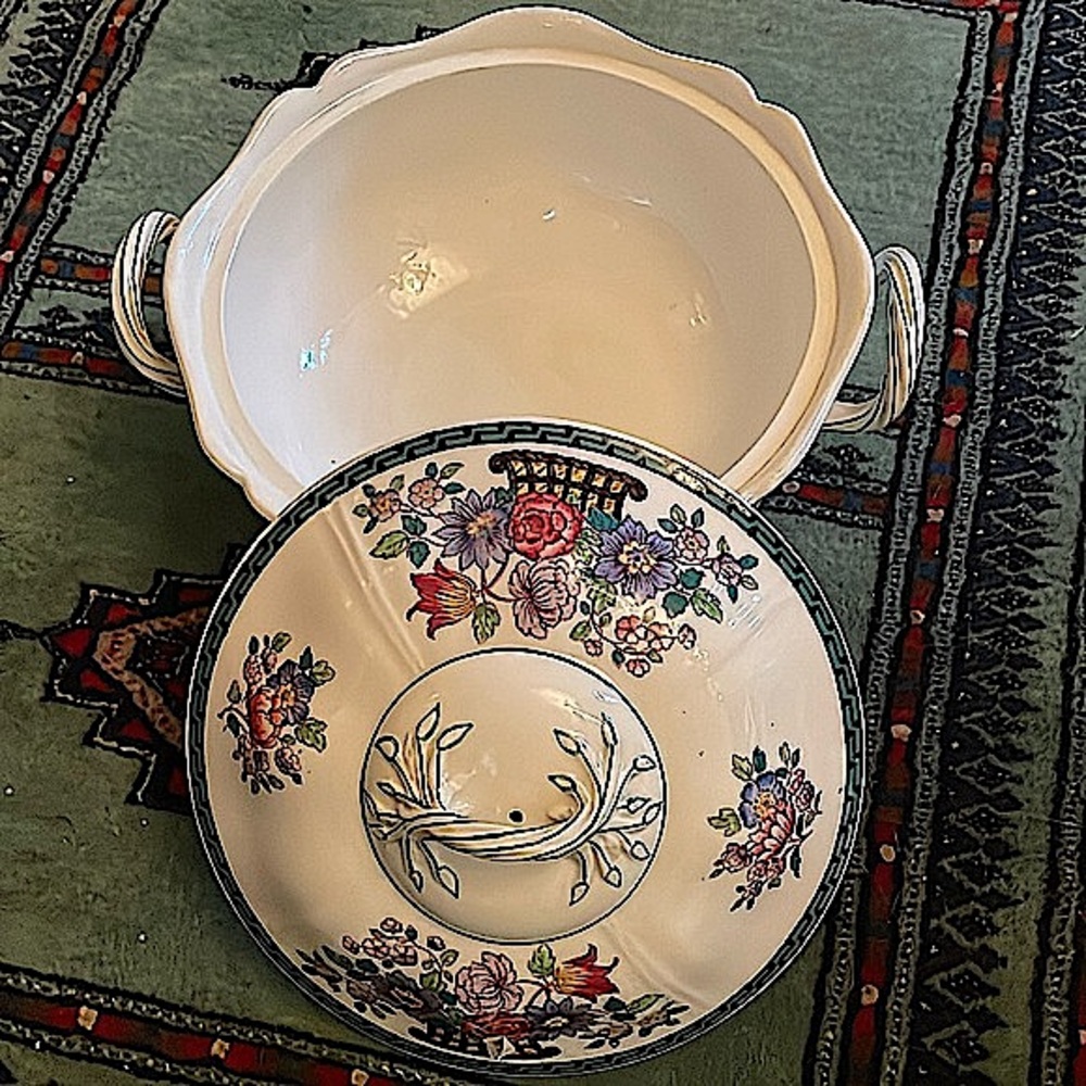 Antique Wedgwood Etruria England, rare, 1922, perfect condition over 100 yrs old